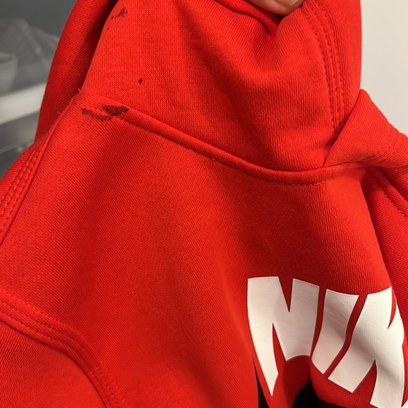 Nike Sportswear Club Fleece Older Kids' Red Pullover Hoodie - Picture 11 of 11